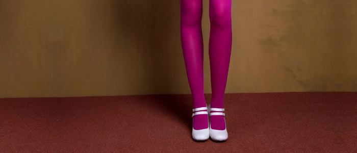 How to wear magenta tights?