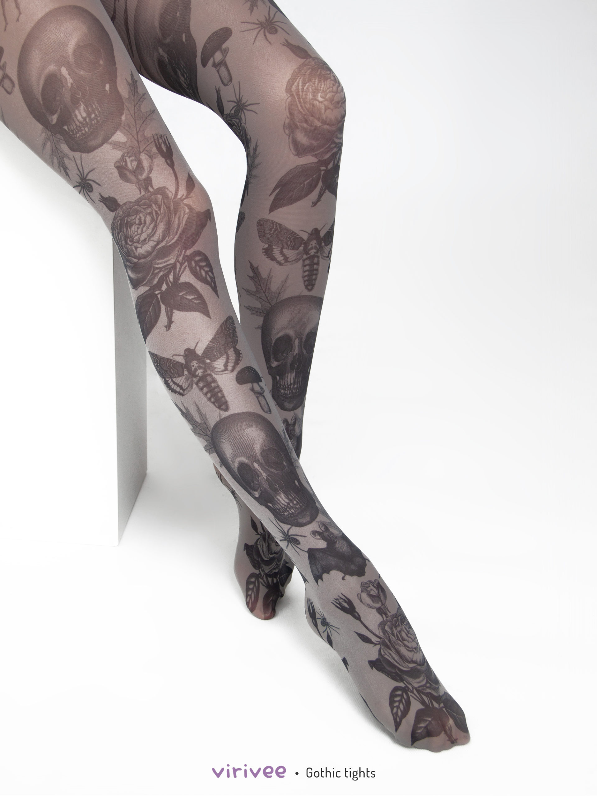 Panty calaveras y rosas, gris